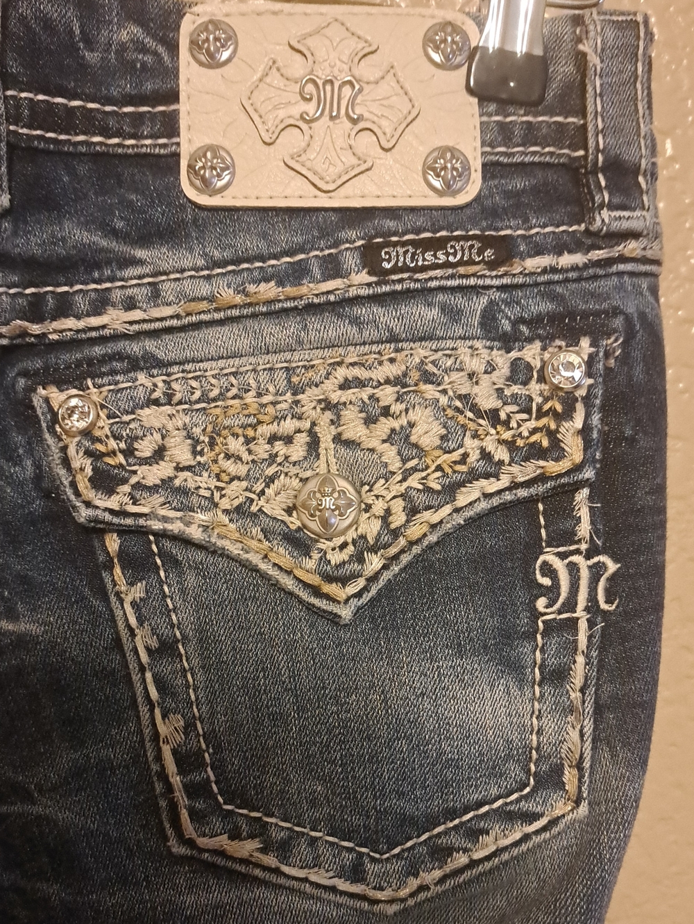 Miss Me Size 27 Signiture Skinn Distressed Dark Blue Embroidered Jeans - Picture 7 of 14